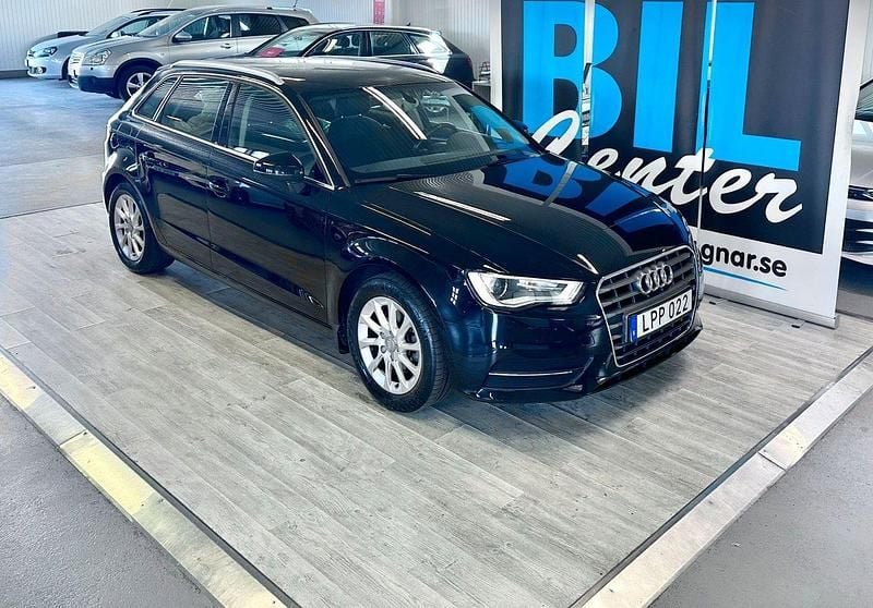 Svart Begagnad 2014 Audi A3 Sportback Attraction Halvkombi | 159 000 kr (Marknadspris) - Bild 1/4
