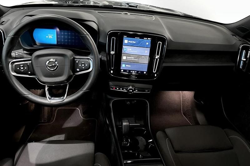 Begagnad Volvo XC40 Single Motor 175 kW (238 HK) 2023 Svart SUV