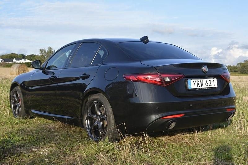 Begagnad Alfa Romeo Giulia 200 HK (147 kW) 2019 Vulcano black metallic Sedan