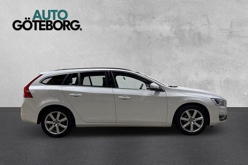 Begagnad Volvo V60 Momentum 150 HK (110 kW) 2018 Vit Kombi