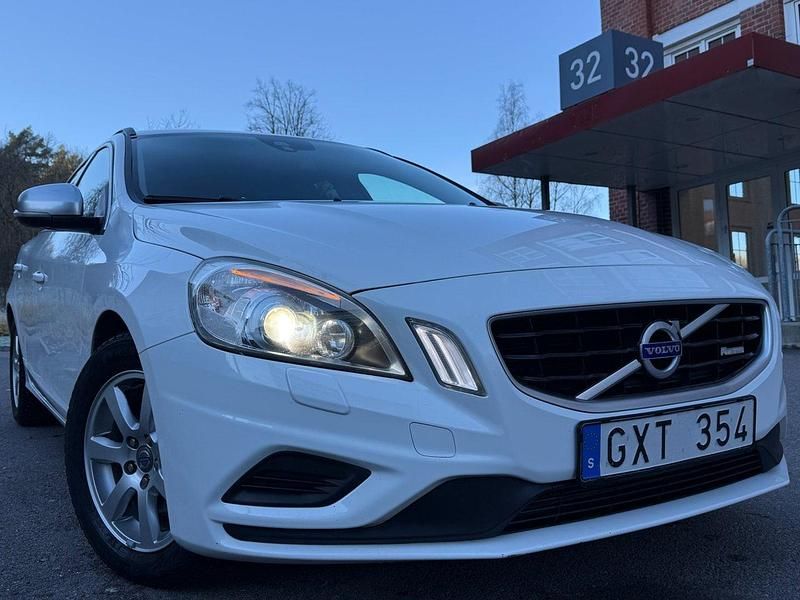 Vit Begagnad 2012 Volvo V60 R-Design Kombi | 69 900 kr (Bra pris) - Bild 1/4