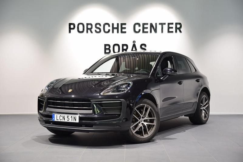 Svart (black) Begagnad 2022 Porsche Macan SUV | 619 000 kr (Superpris) - Bild 1/4