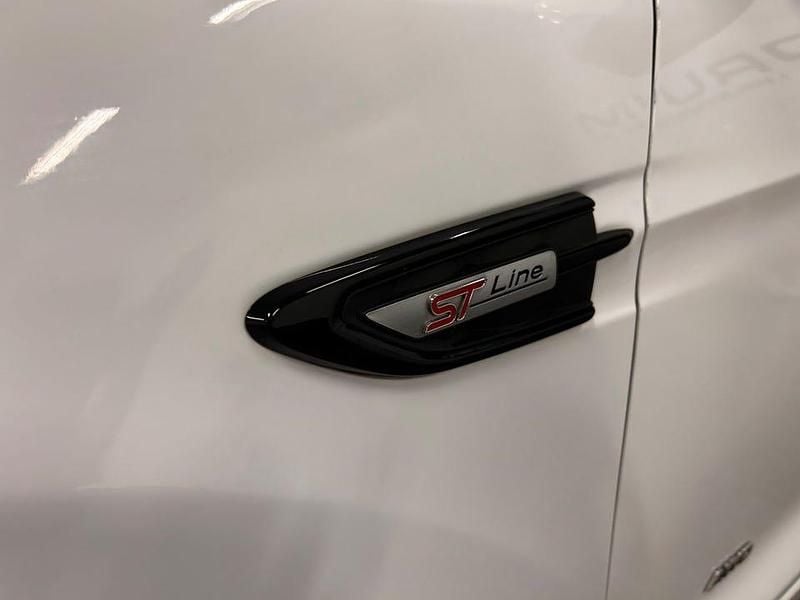 Begagnad Ford Kuga ST-Line 182 HK (133 kW) 2017 Vit SUV