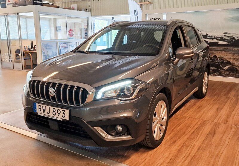 Grå Begagnad 2018 Suzuki SX4 S-Cross SUV | 209 900 kr (Marknadspris) - Bild 1/1