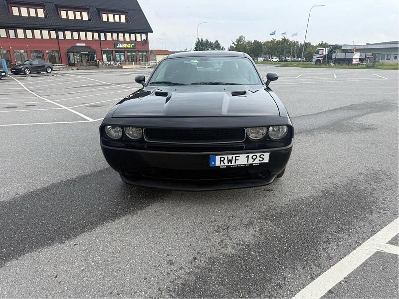 Svart Begagnad 2012 Dodge Challenger Sportkupé | 139 000 kr - Bild 1/4