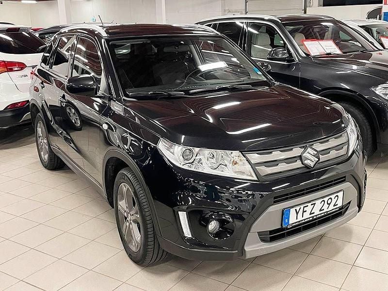 Svart Begagnad 2016 Suzuki Vitara SUV | 159 000 kr (Marknadspris) - Bild 1/4