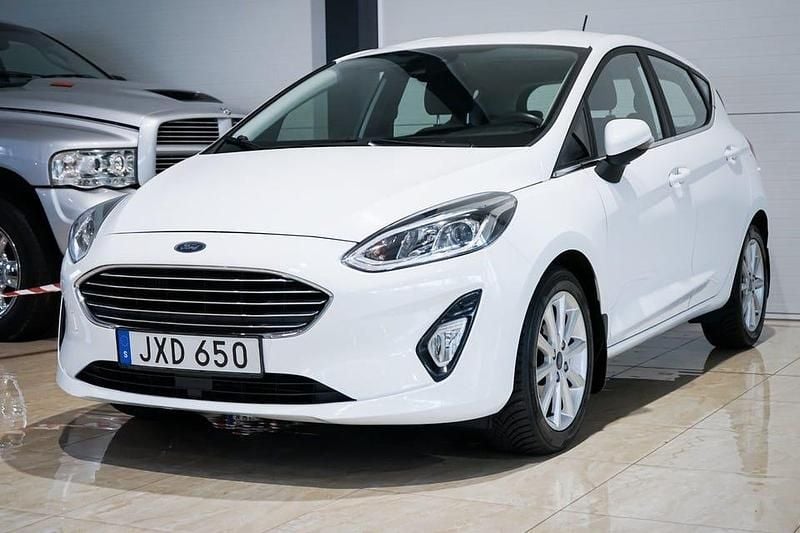 Begagnad Ford Fiesta Titanium 101 HK (74 kW) 2017 Vit Halvkombi