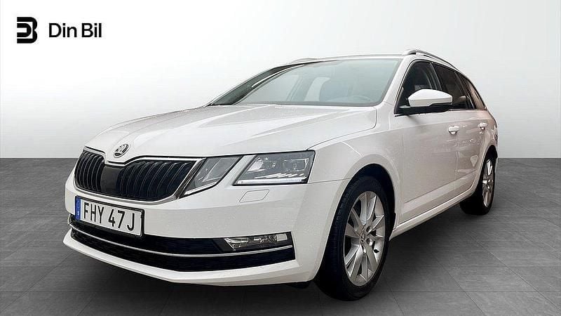 Vit Begagnad 2019 Skoda Octavia Kombi | 224 900 kr (Marknadspris) - Bild 1/4