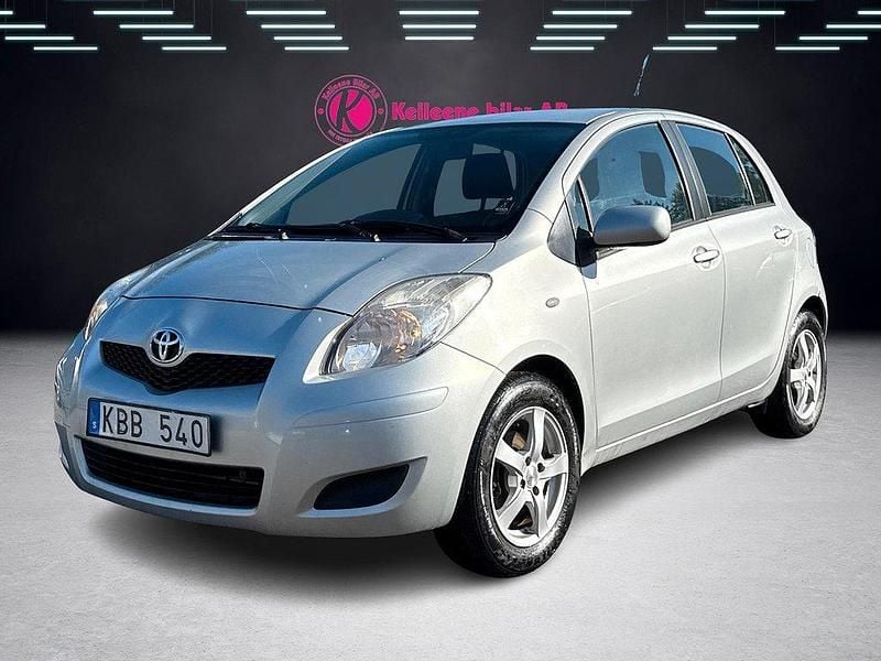 Silver Begagnad 2009 Toyota Yaris Halvkombi | 29 900 kr (Marknadspris) - Bild 1/4
