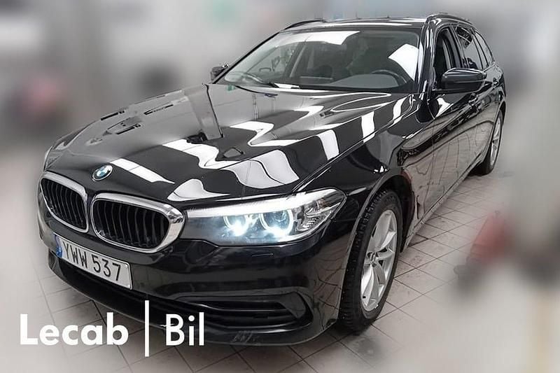 Svart Begagnad 2019 BMW 520 Kombi | 269 500 kr (Marknadspris) - Bild 1/1