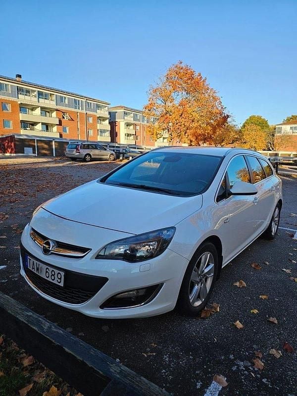 Vit Begagnad 2013 Opel Astra Sport Kombi | 58 000 kr (Marknadspris) - Bild 1/4