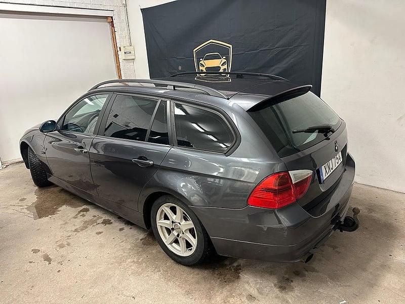 Begagnad BMW 320 Advantage 150 HK (110 kW) 2006 Grå Kombi