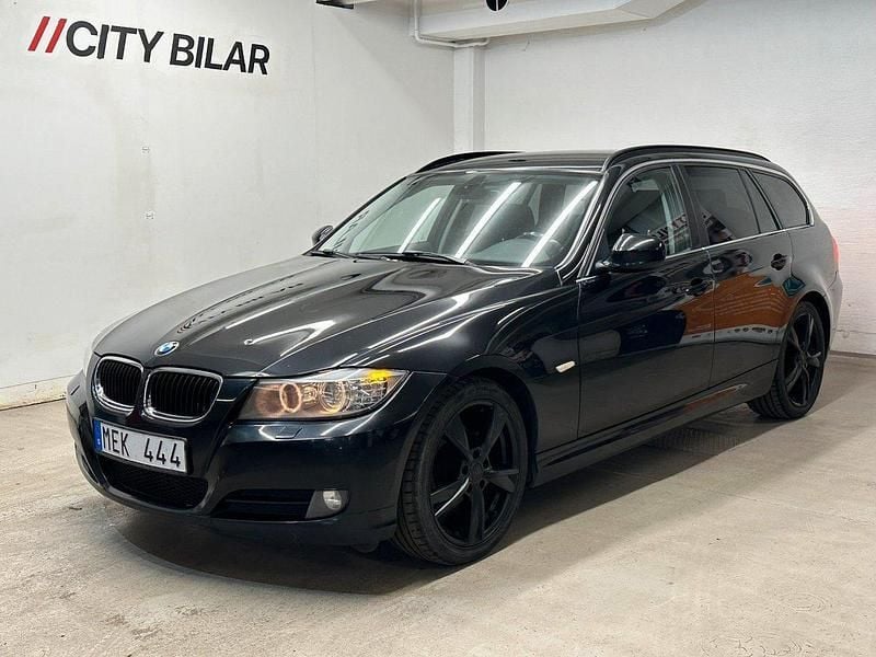 Svart Begagnad 2011 BMW 320 Kombi | 79 900 kr (Marknadspris) - Bild 1/4