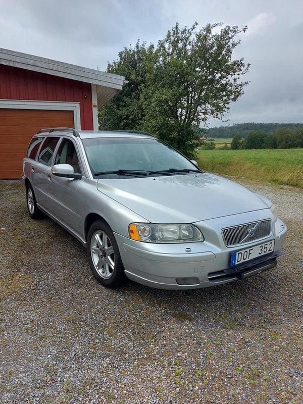 Silver Begagnad 2008 Volvo V70 Standard Kombi | 39 900 kr (Superpris) - Bild 1/4