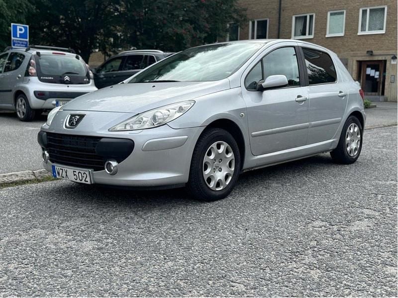 Grå Begagnad 2006 Peugeot 307 Halvkombi | 22 500 kr (Marknadspris) - Bild 1/4