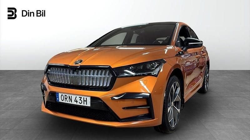 Phoenix orange metallic Begagnad 2023 Skoda Enyaq iV RS SUV | 479 900 kr (Marknadspris) - Bild 1/4