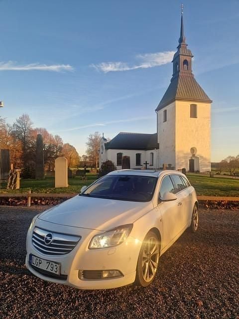 Vit Begagnad 2011 Opel Insignia Cosmo Kombi | 36 999 kr (Bra pris) - Bild 1/4