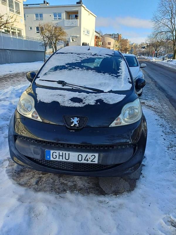 Begagnad Peugeot 107 68 HK (50 kW) 2007 Svart Halvkombi