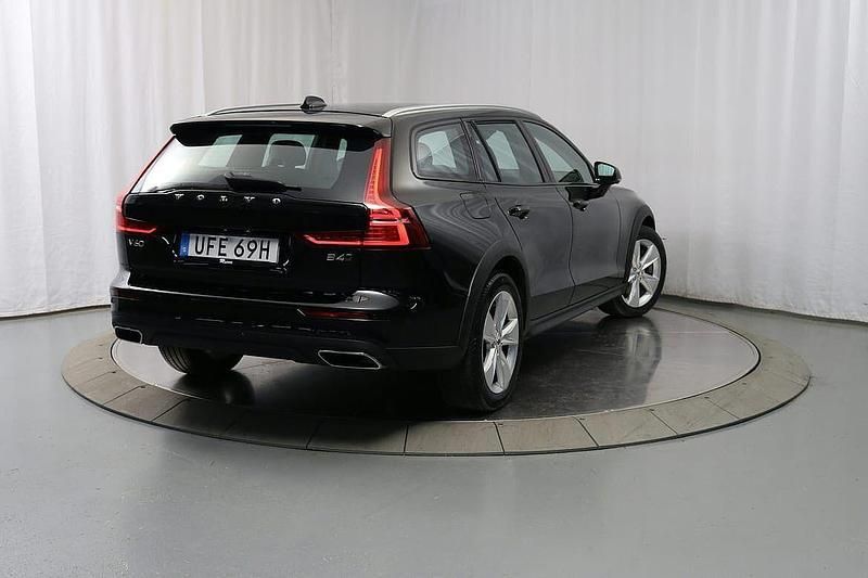 Begagnad 2022 Volvo V60 CC Kombi | 349 900 kr (Marknadspris) - Bild 1/1