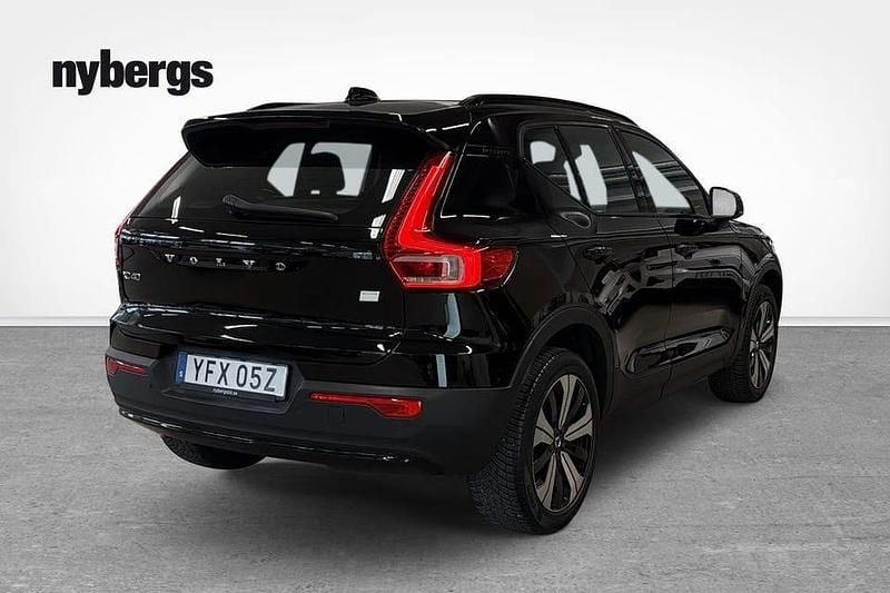Begagnad Volvo XC40 Core 172 kW (234 HK) 2023 Svart SUV