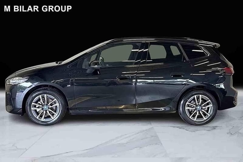 Svart Begagnad 2025 BMW 225 Active Tourer Minibuss | 409 000 kr (Lite dyr) - Bild 1/1