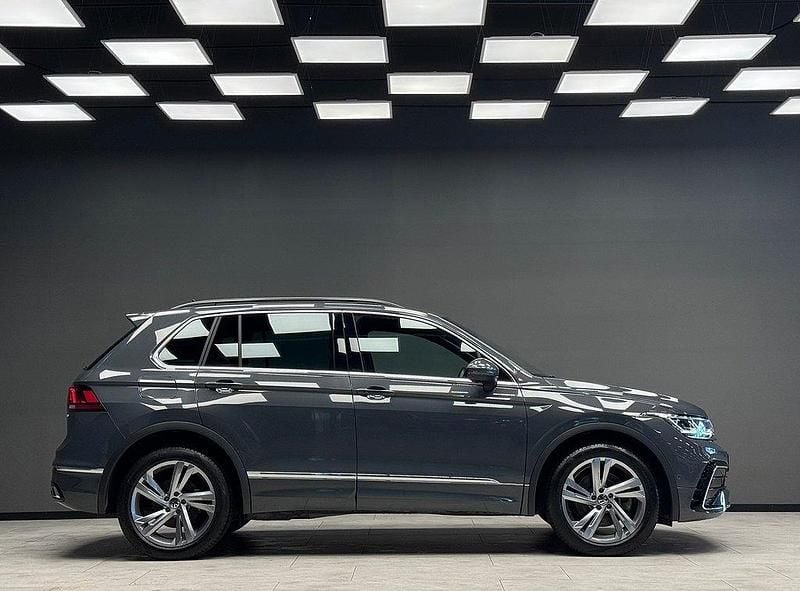 Begagnad VW Tiguan R-line 245 HK (180 kW) 2023 Mörkgrå SUV