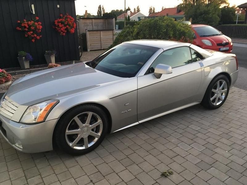 Silver Begagnad 2004 Cadillac XLR Cab | 219 000 kr - Bild 1/2