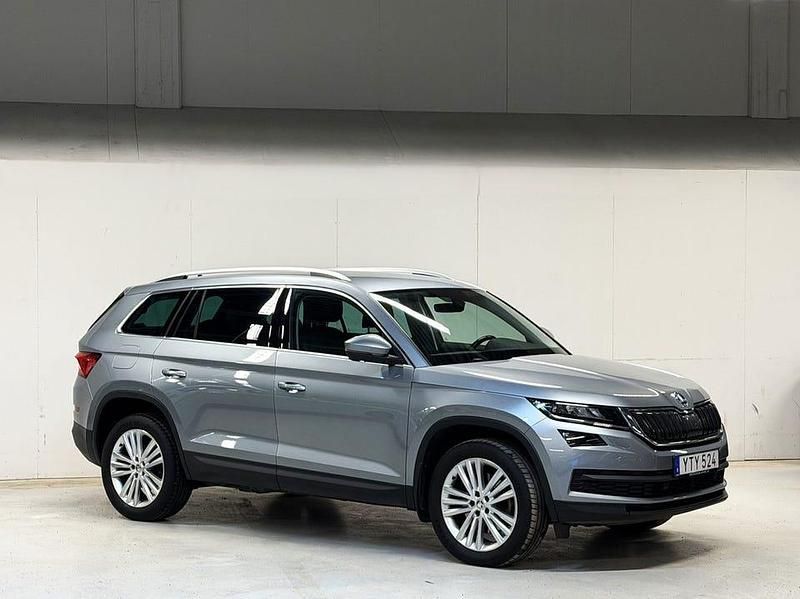 Grå Begagnad 2019 Skoda Kodiaq Business Line SUV | 299 900 kr (Marknadspris) - Bild 1/4