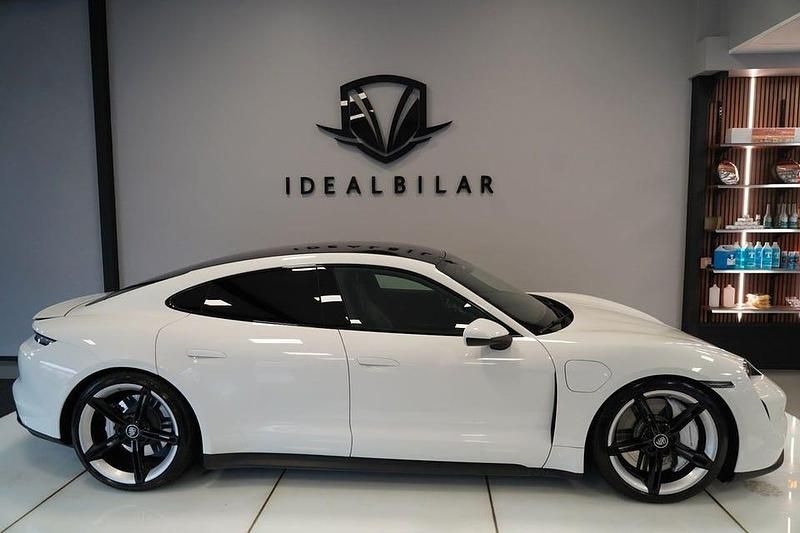 Begagnad Porsche Taycan 4S 360 kW (490 HK) 2020 Vit Sedan