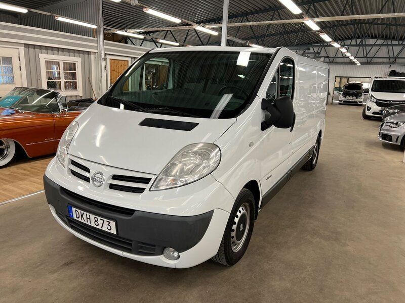 Vit Begagnad 2015 Nissan Primastar Minibuss | 79 900 kr (Bra pris) - Bild 1/4