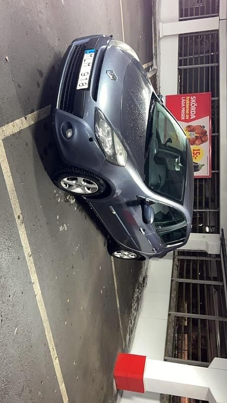 Begagnad Renault Clio R.S. 75 HK (55 kW) 2010 Grå Halvkombi