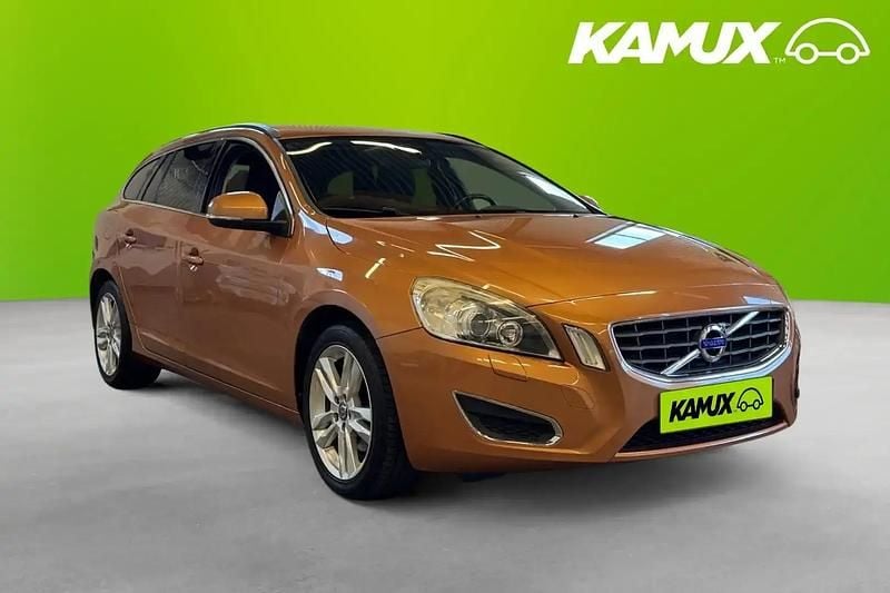 Brun Begagnad 2011 Volvo V60 Momentum Kombi | 84 500 kr (Marknadspris) - Bild 1/3
