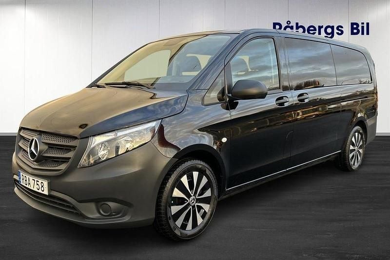 Svart Begagnad 2024 Mercedes Vito Van | 599 800 kr - Bild 1/4