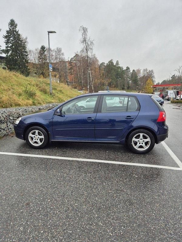 Blå Begagnad 2008 VW Golf Halvkombi | 24 900 kr (Bra pris) - Bild 1/4