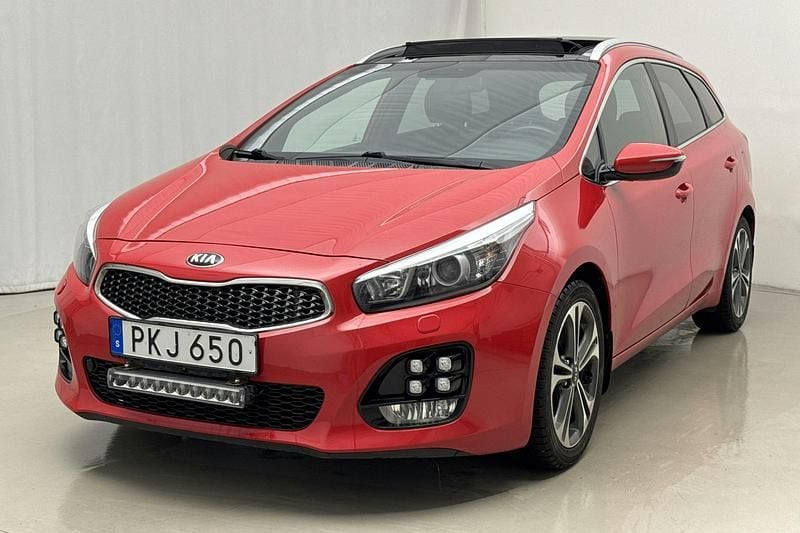 Röd Begagnad 2017 Kia Ceed Sportswagon GT-Line Kombi | 154 900 kr (Marknadspris) - Bild 1/4