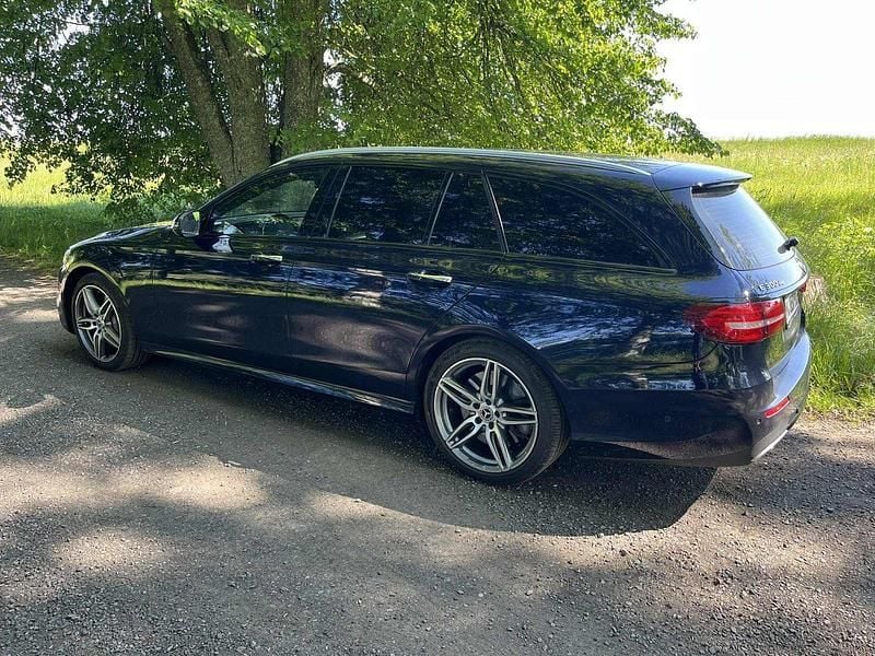 Blå Begagnad 2020 Mercedes E300 AMG Kombi | 309 500 kr (Superpris) - Bild 1/4