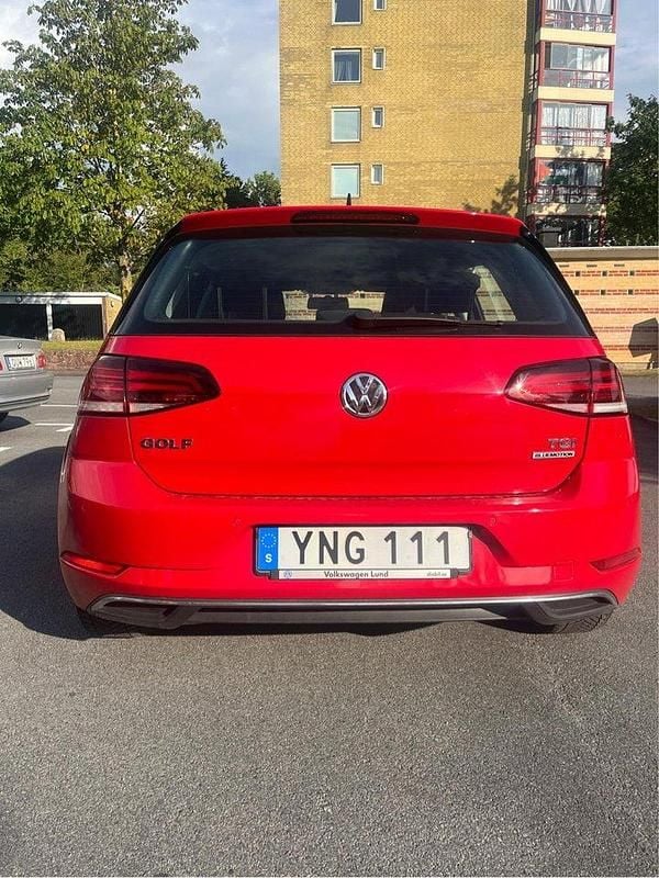 Röd Begagnad 2018 VW Golf VII Halvkombi | 115 000 kr (Marknadspris) - Bild 1/4