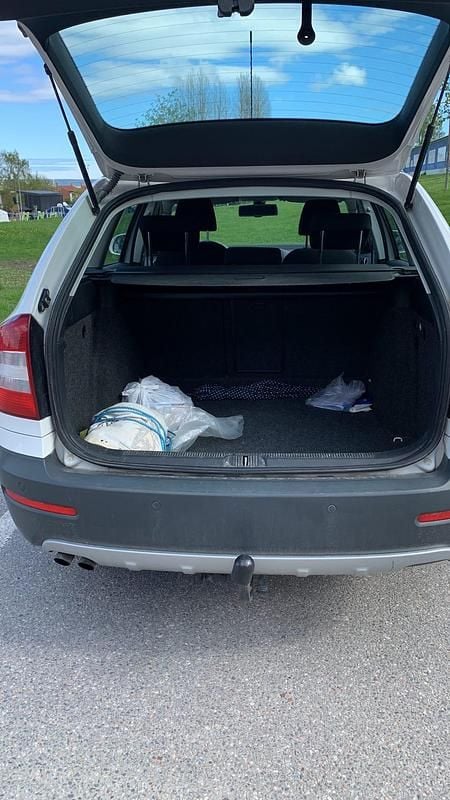 Begagnad 2010 Skoda Octavia Scout Kombi | 45 000 kr (Marknadspris) - Bild 1/4