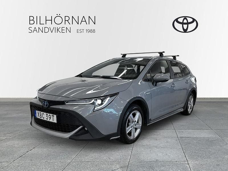 Grå Begagnad 2021 Toyota Corolla Kombi | 249 900 kr (Marknadspris) - Bild 1/3