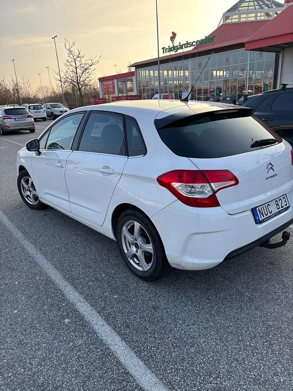 Begagnad Citroën C4 92 HK (67 kW) 2011 Vit