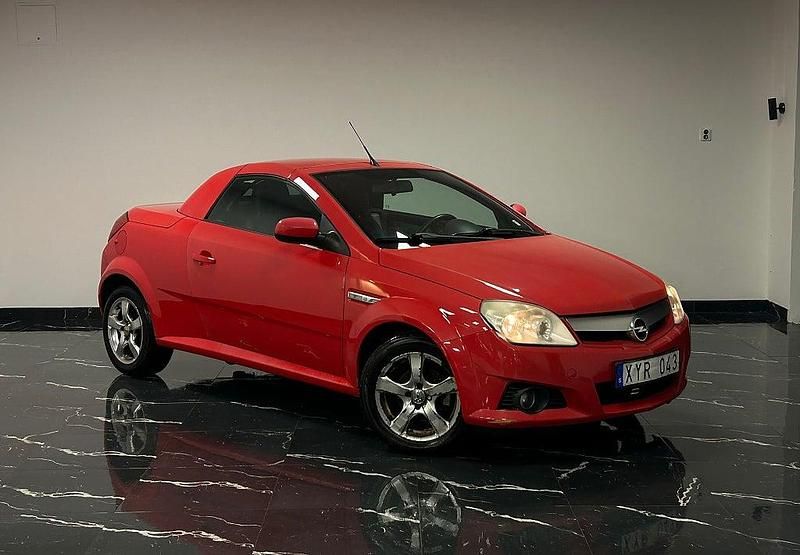 Begagnad Opel Tigra 90 HK (66 kW) 2006 Röd Cab