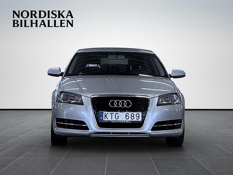 Begagnad Audi A3 Attraction 140 HK (102 kW) 2011 Silver Halvkombi