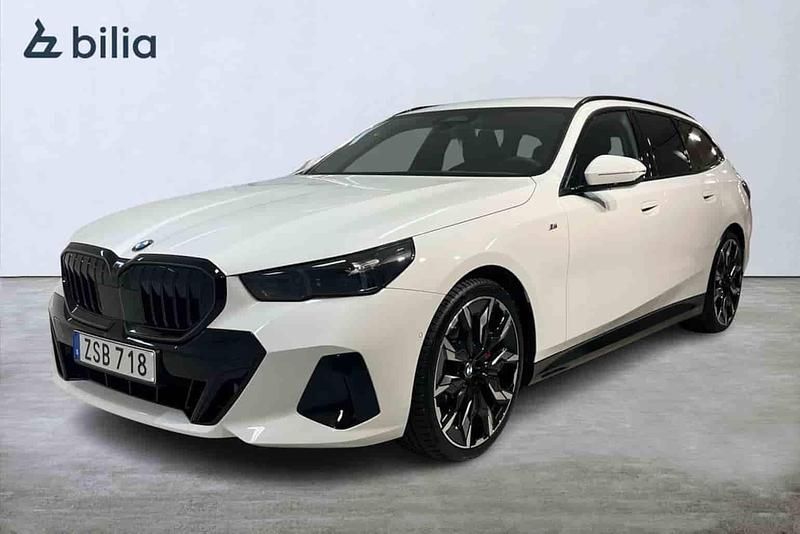 Vit Begagnad 2025 BMW 520 Kombi | 679 900 kr - Bild 1/1