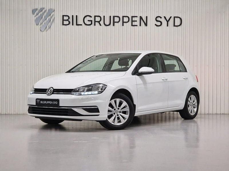 Vit Begagnad 2017 VW Golf VII Halvkombi | 189 900 kr (Marknadspris) - Bild 1/4
