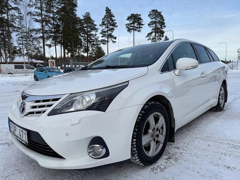 Begagnad Toyota Avensis Business Edition 124 HK (91 kW) 2012 Vit Kombi
