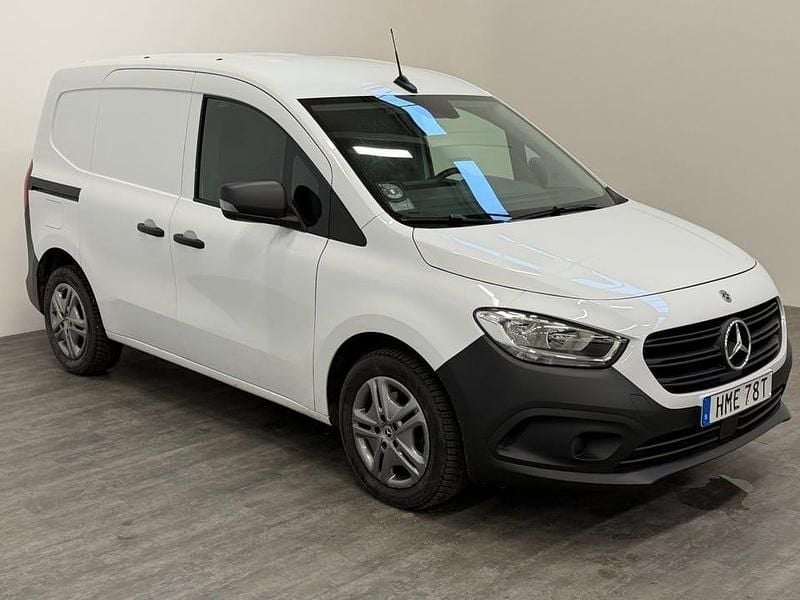Vit Begagnad 2023 Mercedes Citan 110 Van | 239 000 kr (Marknadspris) - Bild 1/4