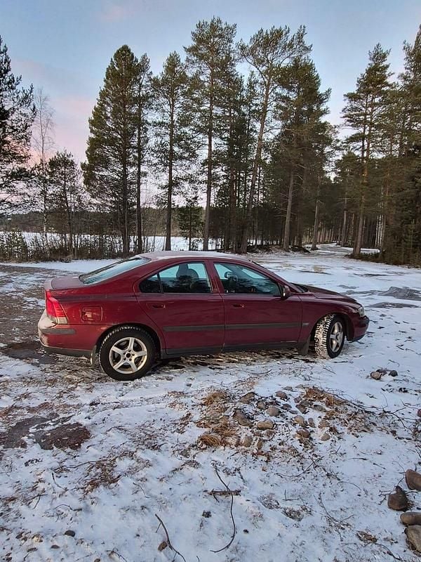Begagnad 2002 Volvo S60 Sedan | 12 000 kr (Superpris) - Bild 1/4