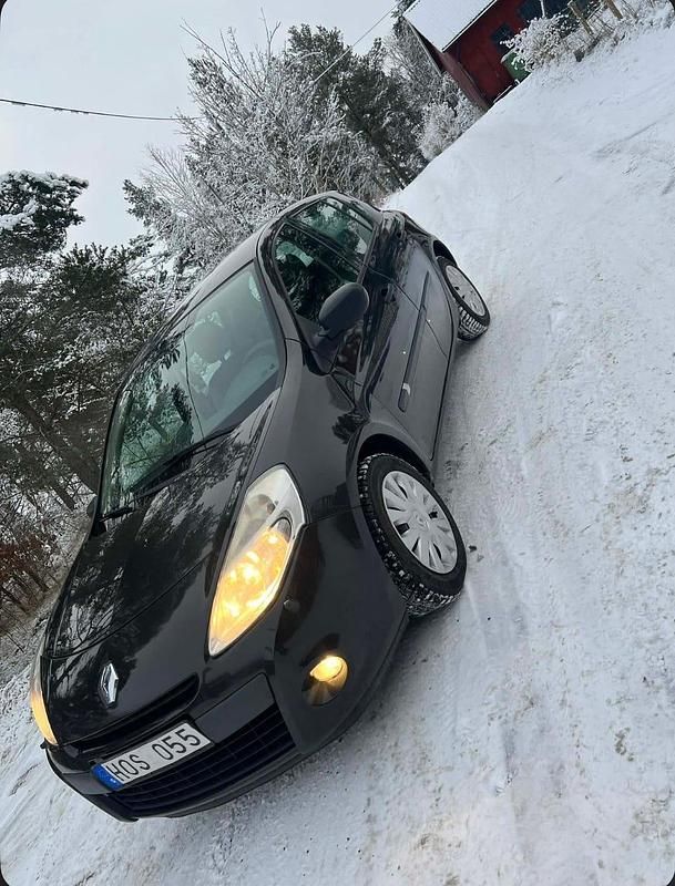 Begagnad Renault Clio R.S. 75 HK (55 kW) 2012 Halvkombi