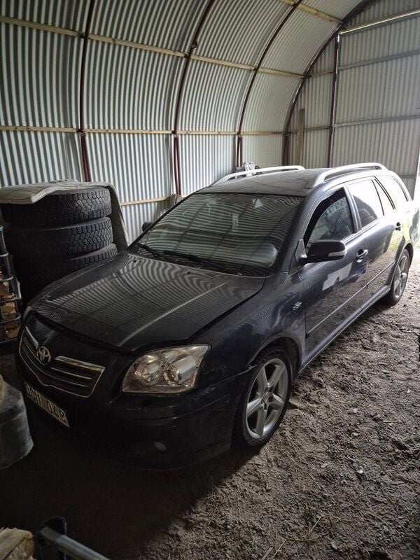 Svart Begagnad 2008 Toyota Avensis Kombi | 5 000 kr (Superpris) - Bild 1/3