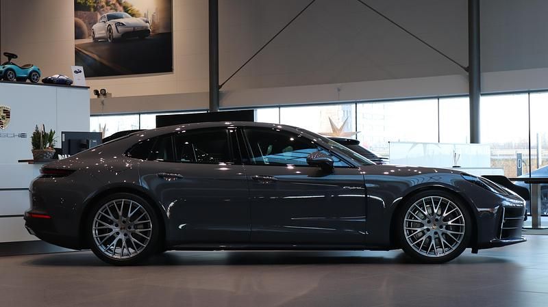 Ny Porsche Panamera 4 2026 Grå Sedan